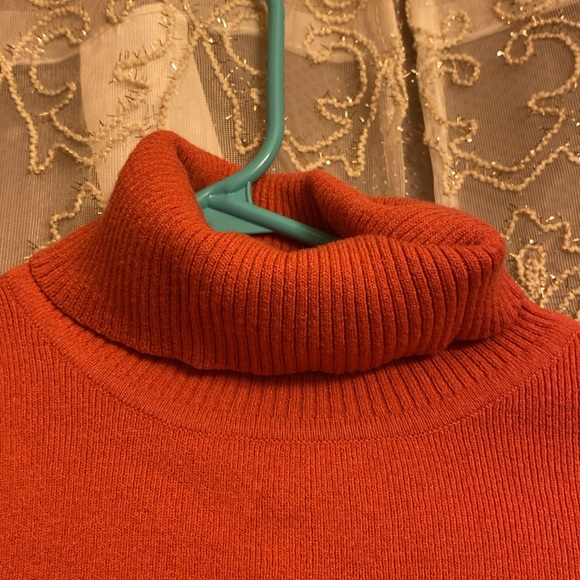 Orange knit turtleneck - Picture 3 of 6